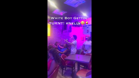 White Boy Gettin TURNT 🤪🍹 #nelly #karaokeking