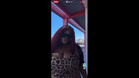 Moët on the stroll of Vegas 👀 waiting on papi