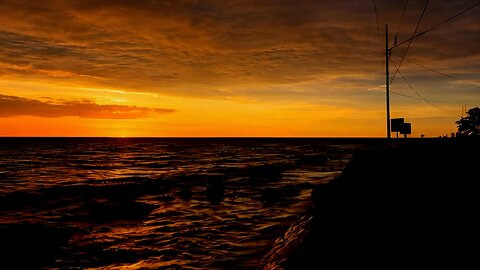 Keindahan pantai menjelang malam hari suasan tenang dan nyaman