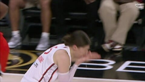 🫢 FLAGRANT, Melbourne LOSES TOOTH being ELBOWED by Chelsea Gray | WNBA women's basketball
