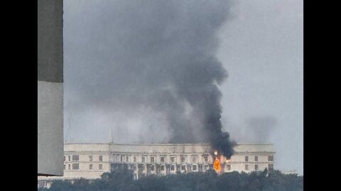 🤬 Russia launched a major drone and missile strike on Kyiv, causing a fire at