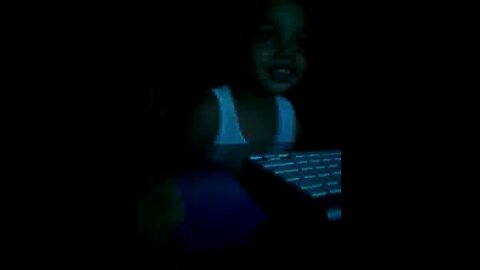 Kid with 2 years old singing the ABC.