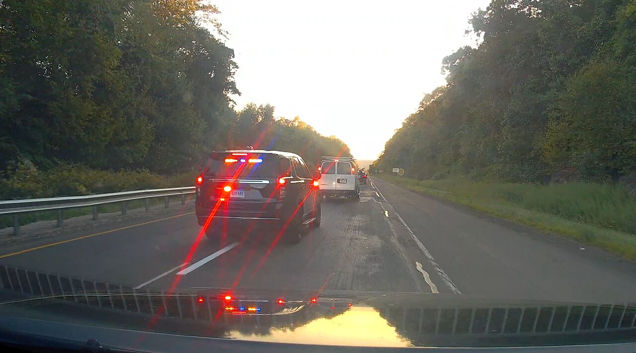 State trooper unleashes instant Karma after getting cutoff.