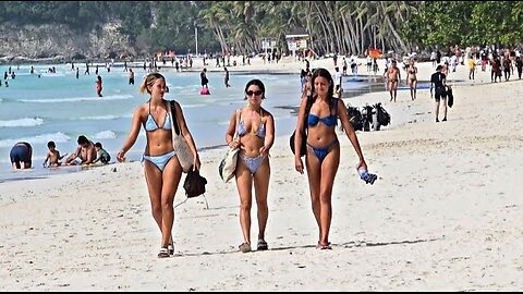 A Walk to See the Beautiful Morning Sun at the Beach on December 4, 2025