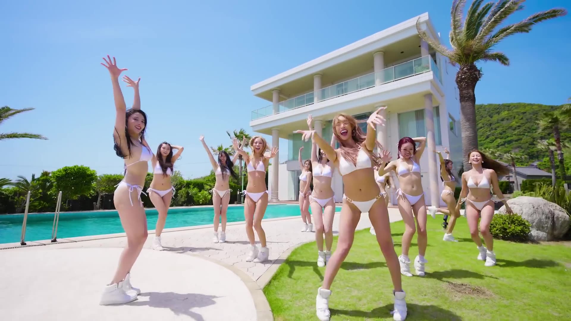 CYBERJAPAN DANCERS –「Bounce!」Official Music Video