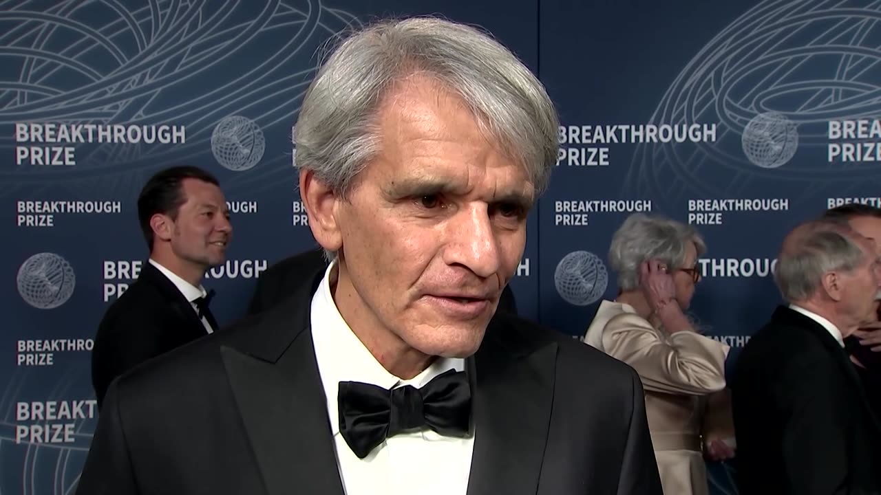 Stars, researchers address science funding at Breakthrough Awards