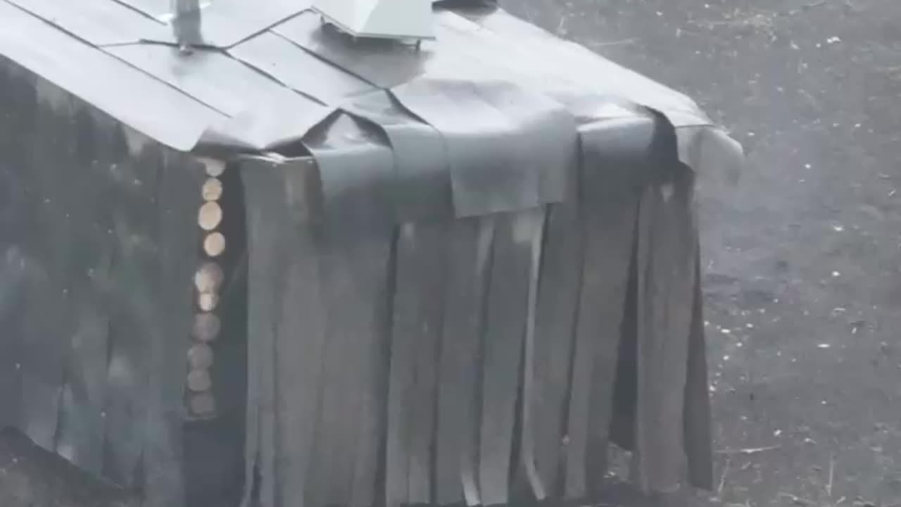 The Russians are wrapping the tanks with sticks. And they look more like a parody than a weapon