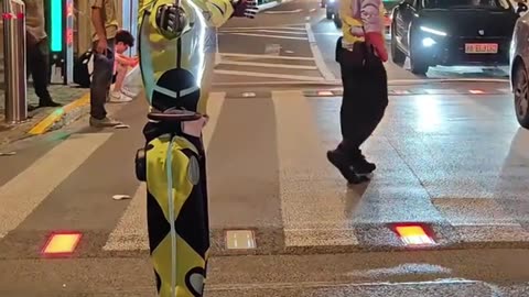 🔹 Real-Life ‘RoboCop’ Debuts in Shanghai, Directs Traffic with Precision BY NU NEWS DAILY