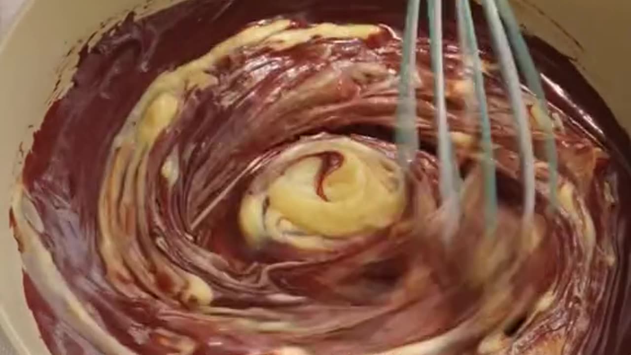 How to Make a Layered Chocolate Cake with Frosting