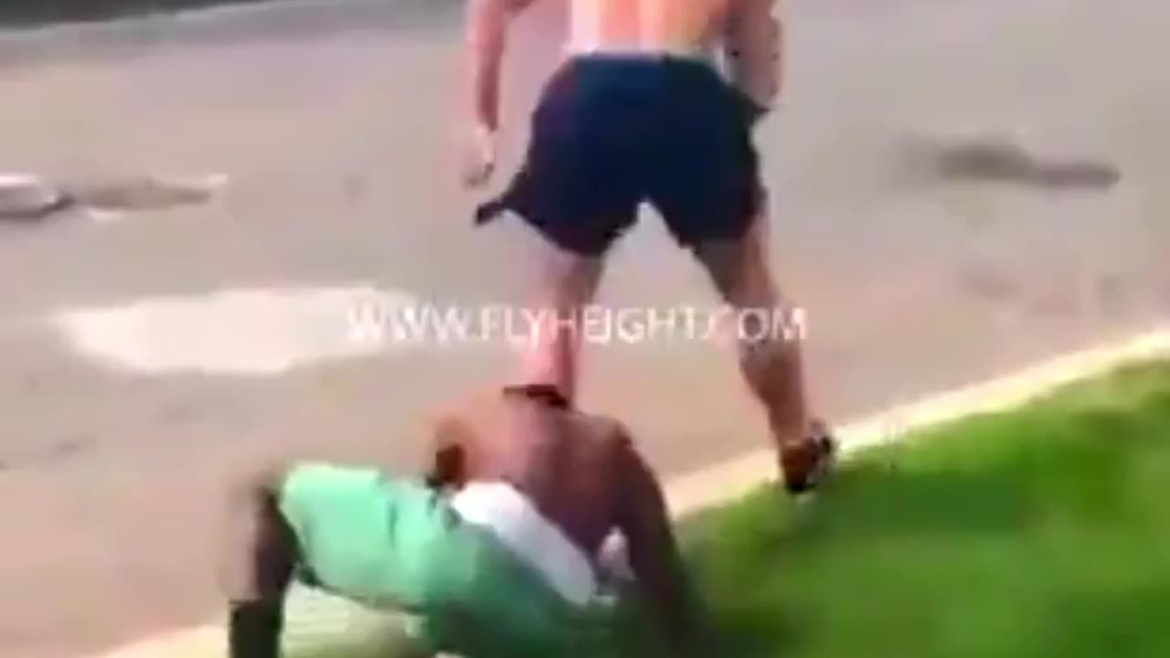 Fool Picks a Fight with an MMA-Trained Guy | Street Fight Ends Badly