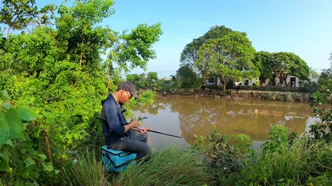 Der Fluss ruft Geschichten vom Angeln #Süßwasser #Fischabenteuer #Naturverbunden