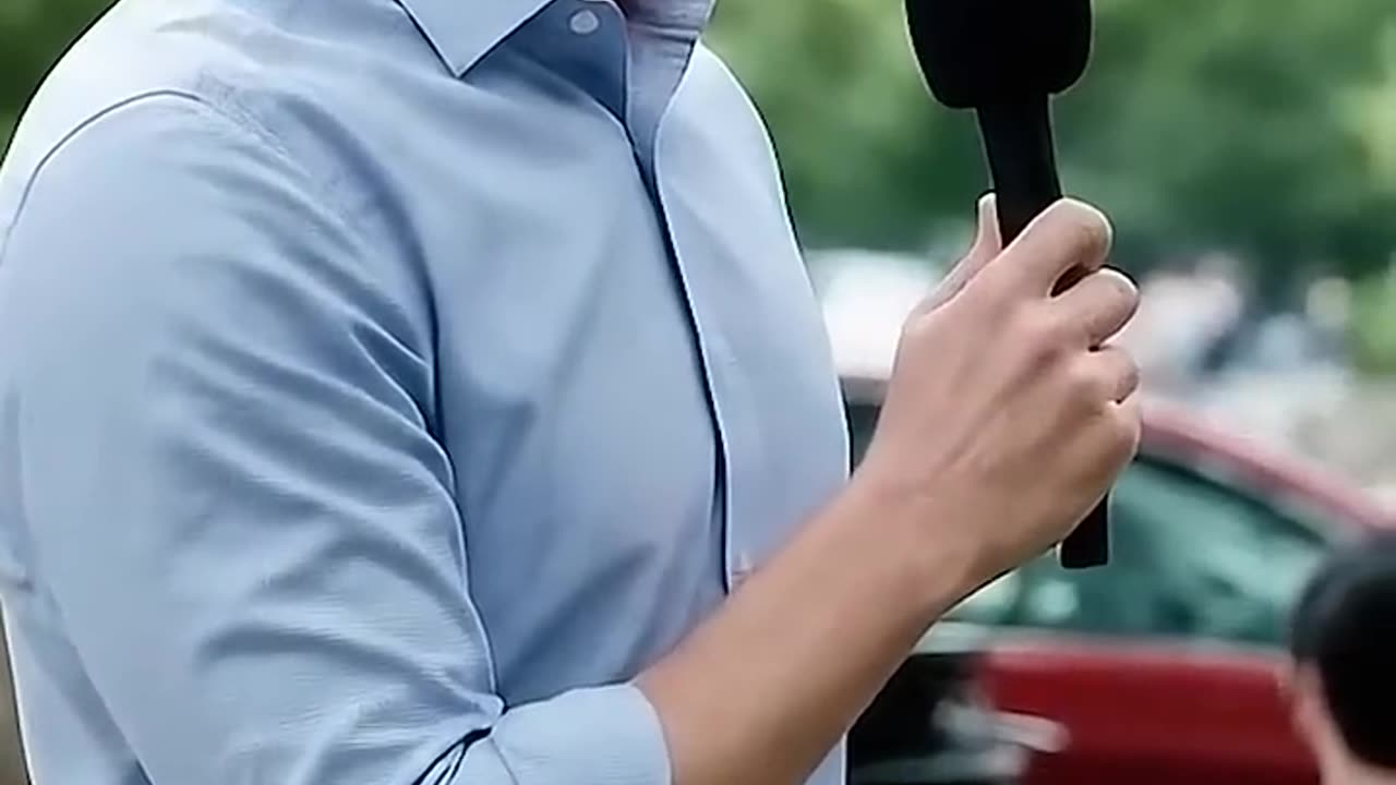 Alien Interview on the Street #Realistic #AI Video #Alien