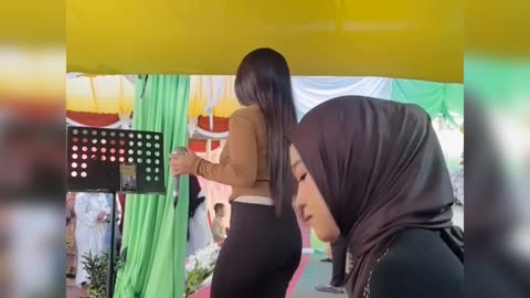 Play hard - The girl plays the guitar very well - Hot tiktok