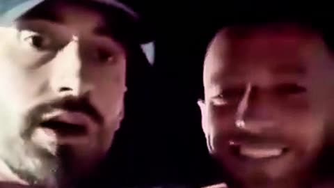 Jozi detyron Stresin për ta puthur