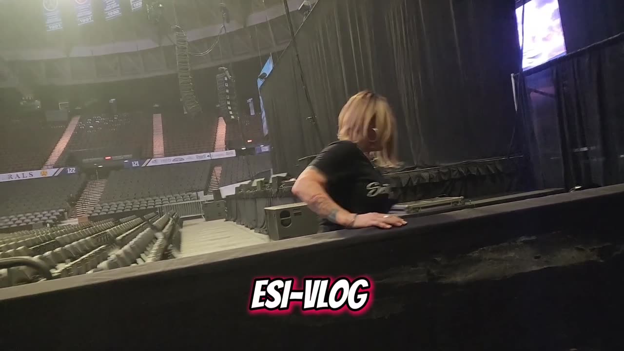 KATT WILLIAMS HEAVEN ON EARTH TOUR LOAD IN AND SETUP ESI-VLOG WITH SOPE WATSON
