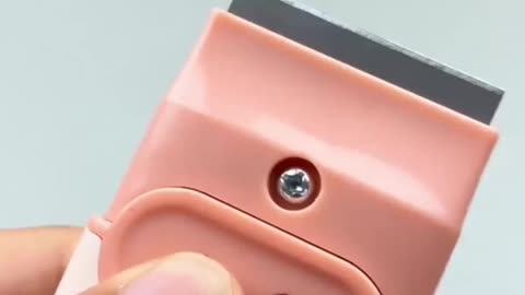 💪 This multi-purpose cleaning scraper makes removing grime from windows, walls, fridges & floors