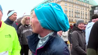 Festive runners take part in annual Berlin New Year's Day event