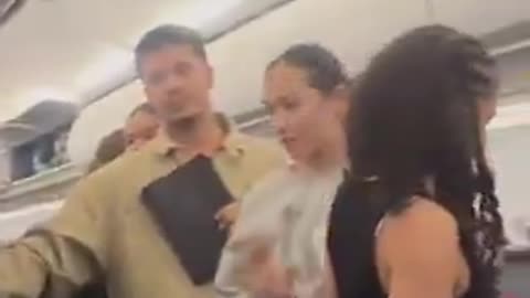Sheboons Be Snappin' On Airplane, Enriching Your Flight With Seeznin'