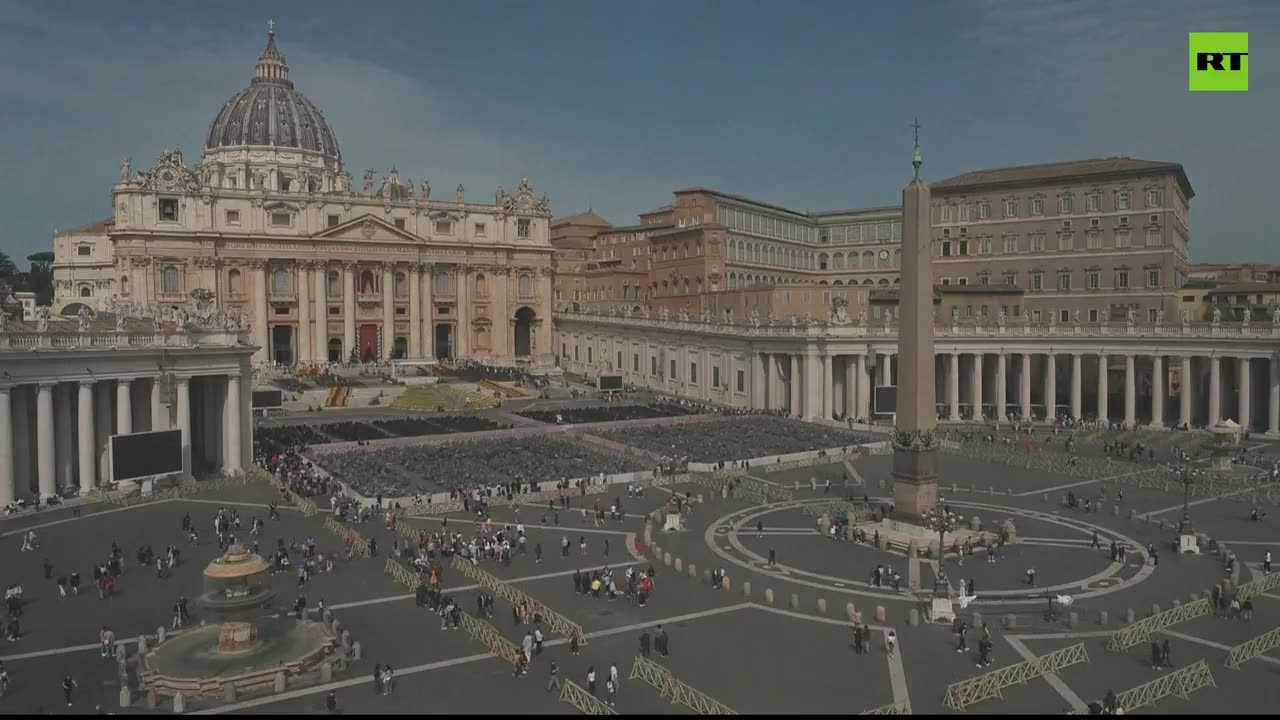 People are gathering in St