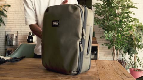 Commuter | The 4-in-1 modular hemp backpack for daily carry