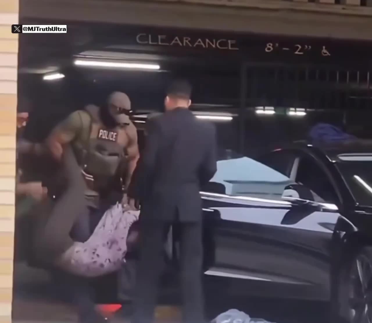 BREAKING⛔️ SOCIAL MEDIA INFLUENCER & ILLEGA ALIEN ARRESTED BY ICE WHILE LIVE STREAMING. ..SHE WAS KNOWN FOR ALLEGEDLY DOXXING ICE AGENTS