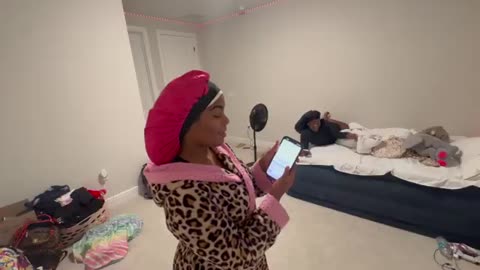 SENDING MY OVER PROTECTIVE BROTHERS THE WRONG TEXT MESSAGE *BAD IDEA*
