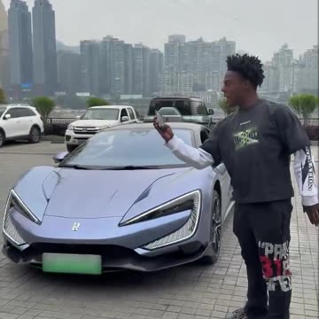 IShowSpeed shows off a futuristic Chinese car called the “YangWang U9” which costs $250,000