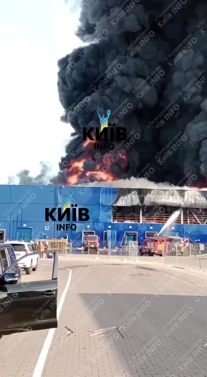 ‼️ Footage from Kyiv region. Epicenter logistics center destroyed after UAV attack.