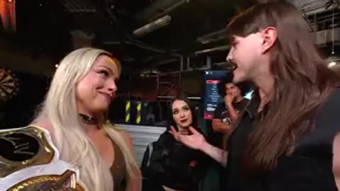 Liv Morgan Fait son Retour et Fait Paniquer Dominik Mysterio | WWE Raw | WWE France