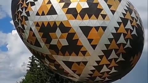Off-Grid Life_ Exploring the World's Largest Egg in Vegreville! #vegrevillemedievalfaire #bigegg