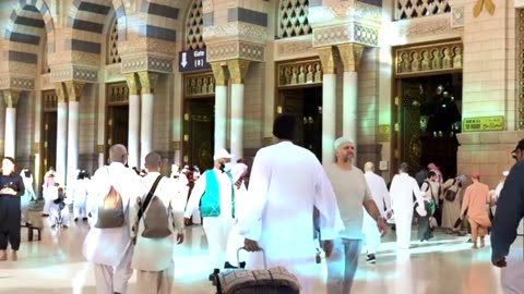 Madina Heart Touching Naat || Dill Ko Tarpa Deti Hai | Yaad-e-Madina | New Naat 2025