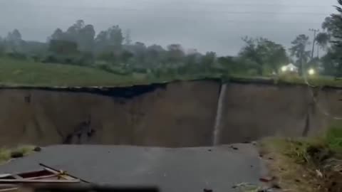 GIANT SINK HOLE: PONDOK BALIK, INDONESIA