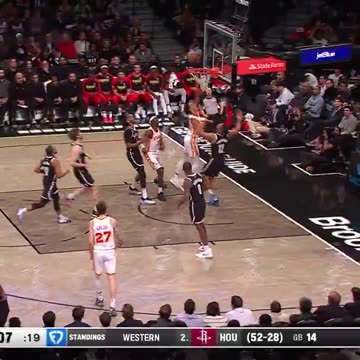 NBA - Risacher fastbreak euro-step