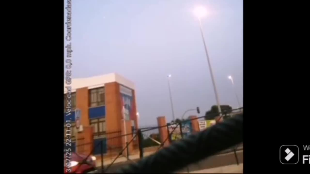 Un jovenlandés nos pregunta la hora y mi perro reacciona así
