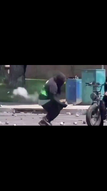 Terrorist Gets Bean Bagged Right in the Ribs