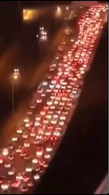 E X X ➠A L E R T S - BREAKING： 🚨 Millions trying to IMMEDIATELY FLEE Tehran. Bumper-to-...