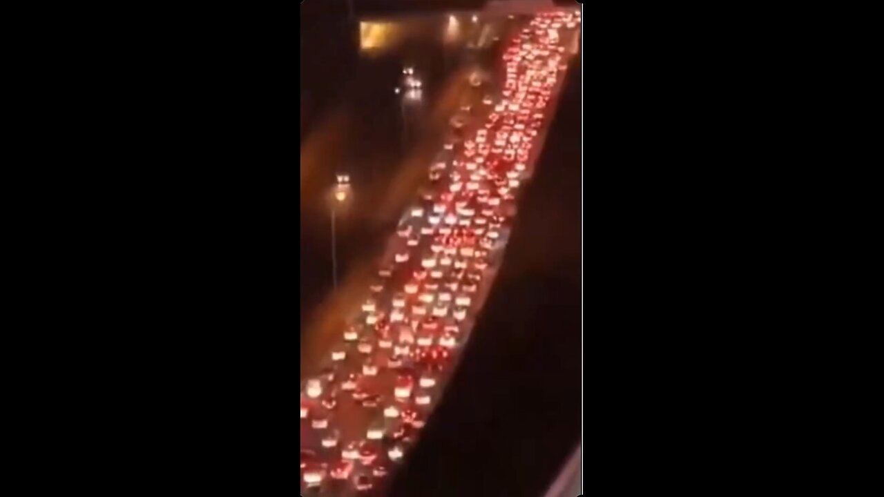 E X X ➠A L E R T S - BREAKING: 🚨 Millions trying to IMMEDIATELY FLEE Tehran. Bumper-to-...
