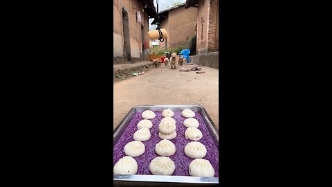 Today's breakfast is steamed stuffed buns.
