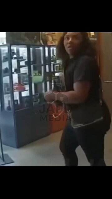 Shoplifter crashes into pole while escaping—caught on bodycam 😂🚓 #bodycam #funnyclip #japd