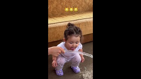 Baby's FIRST Sip of Water is TOO CUTE? 💦😽😘