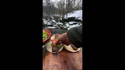 🥩🫓 / Meatball roll on stone