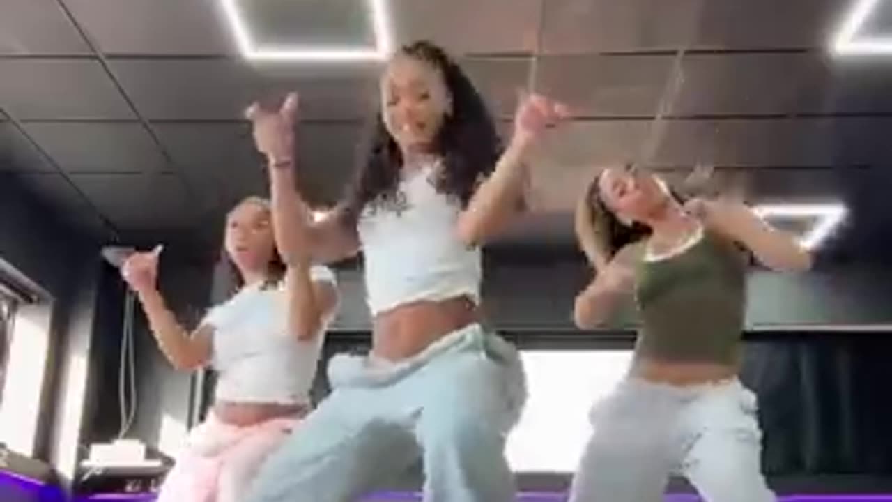 Viral: Shake It To The Max (FLY) [Remix] | New TikTok Dance Challenge #dance #af