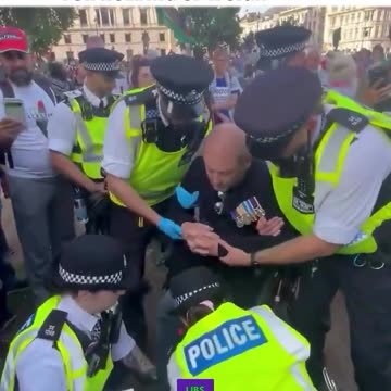 UK police arrests crippled man for holding a sign
