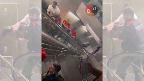 Persiguen a un ladrón por las vías de la L5 en la Diagonal