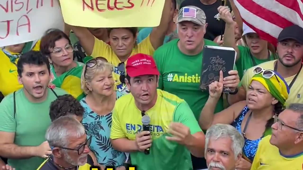 Pessoas no estado de Natal, no norte do Brasil, clamam a Donald Trump e aos americanos para ajudá-los a serem livres.
