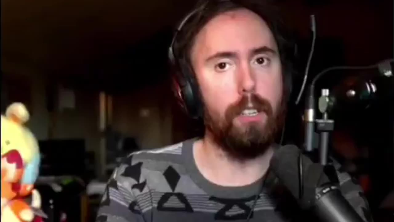 I agree with Zach (Asmongold) on Both Flat Earthers and Trans