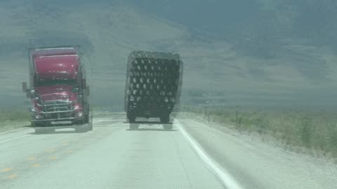 Truck with funky pipes creates weird pattern when turning, also SHINY!!!