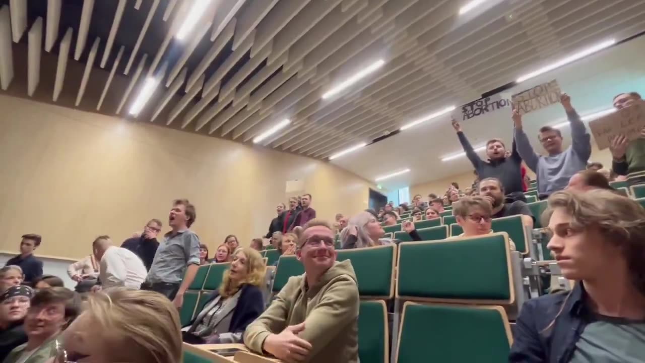 👏 Studenci Uniwersytetu Łódzkiego przerwali wykład z prof. Peterem Singerem