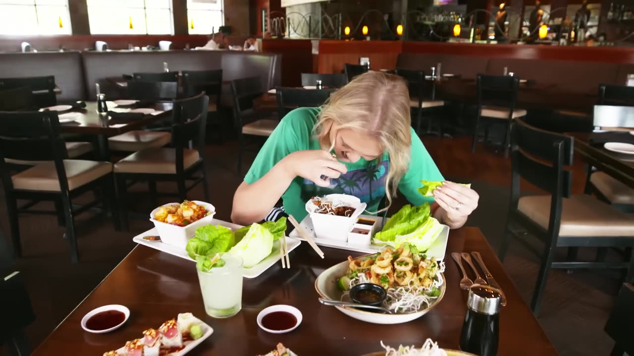Trying ALL Of P.F. Chang's Most Popular Menu Items (1080p)