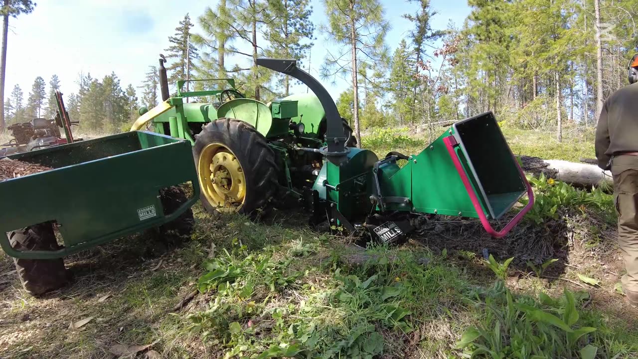 A quick view of my old Deer and Woodland Mills chipper